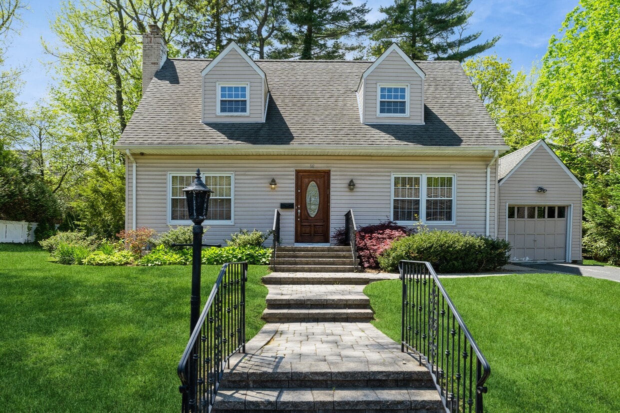 Primary Photo - 16 Plymouth Rd