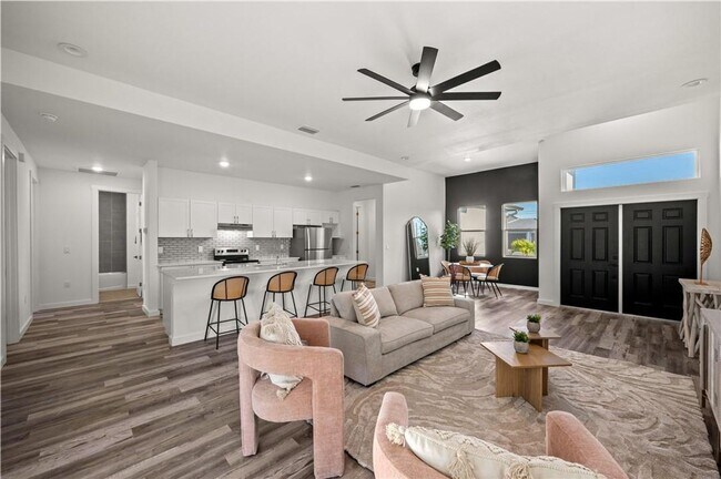 Foto del edificio - New Construction Home in Desirable Cape Co...