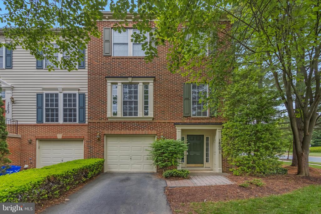 Foto principal - 18001 Foxworth Ct