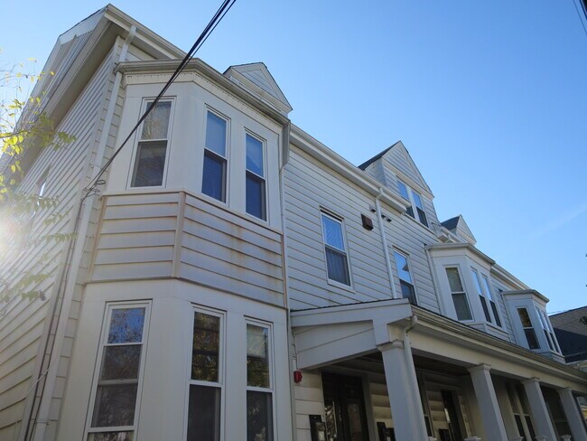 Building Photo - 16 Park Ave