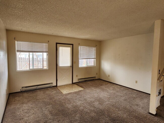 Foto del edificio - Affordable 3 Bdrm TownHome-West Side!