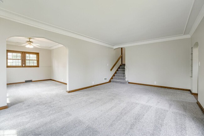 Building Photo - Happy Hollow 3 Bedroom!!