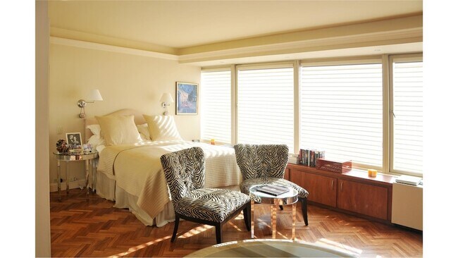 Foto del edificio - 150 W 56th St