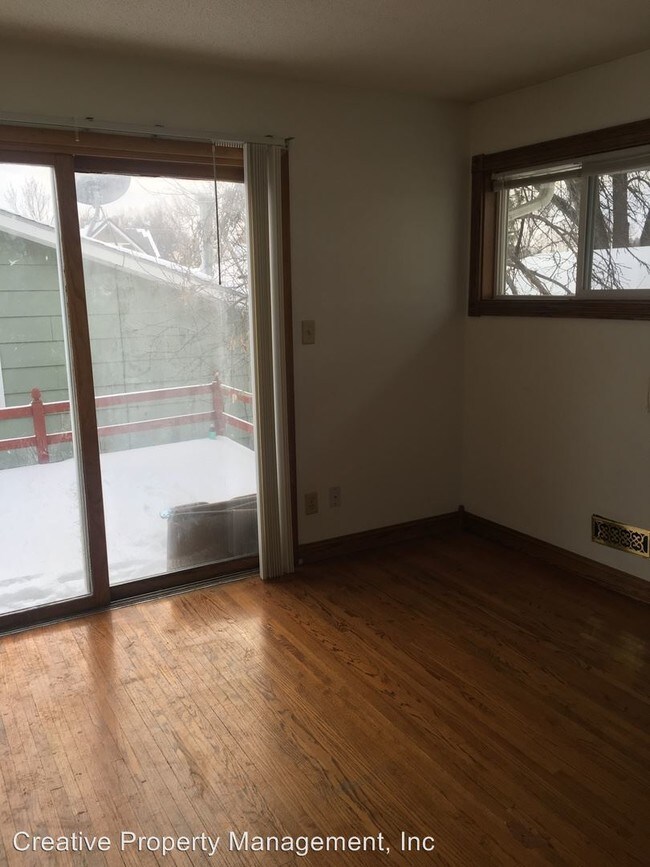 Foto del edificio - 4 br, 3 bath Apartment - 821 - 10th Ave NW