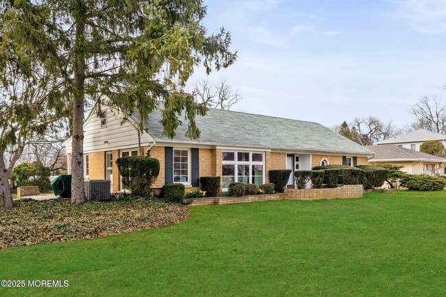 Building Photo - 564 Monmouth Pl