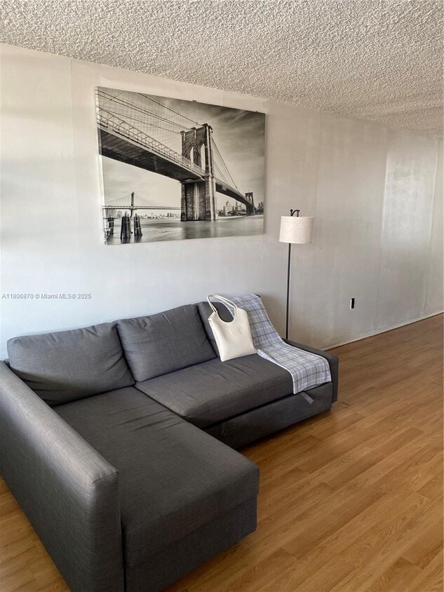 Foto principal - 1732 Meridian Ave
