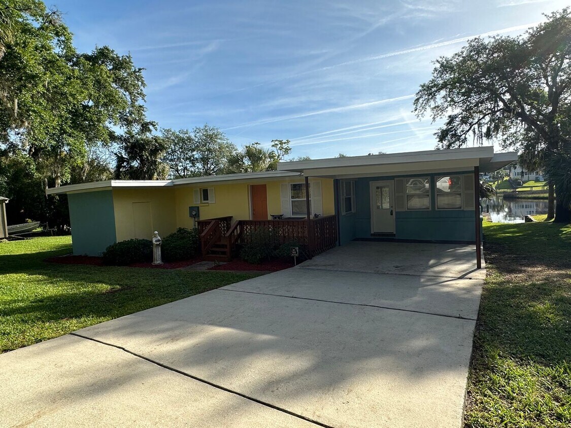 Primary Photo - Beautiful 2Bed & 1Bath ON THE WATER in St....