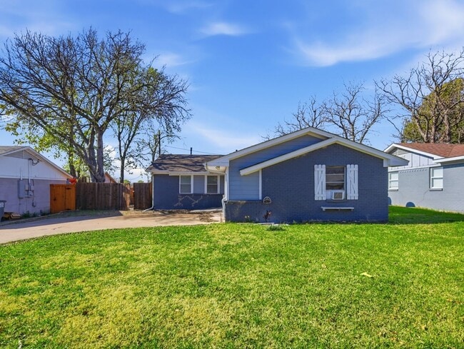 Building Photo - 1002 Mardi Gras Ln