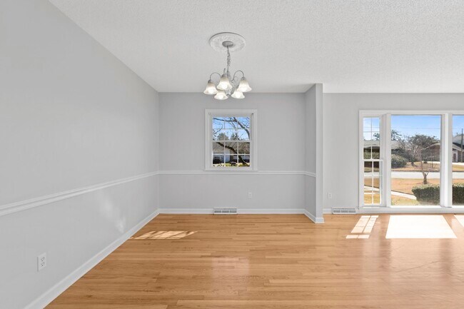 Building Photo - 1007 Schall Pl
