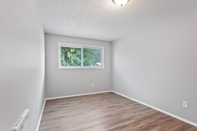 Foto del edificio - 2 bedroom 1 bath in Clackamas!!