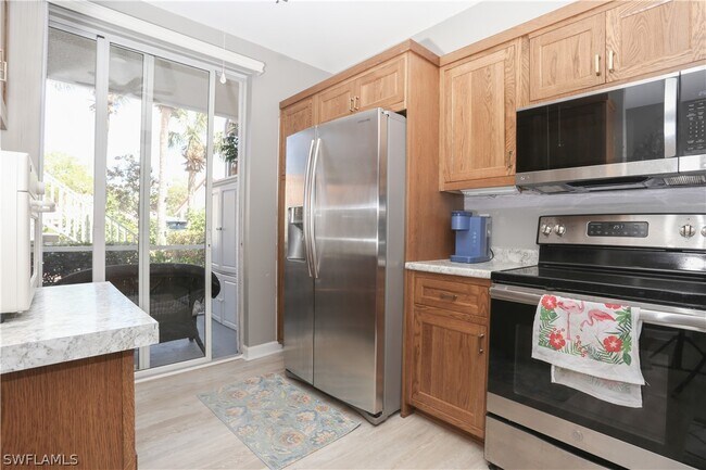 Foto del edificio - 2265 Hidden Lake Dr