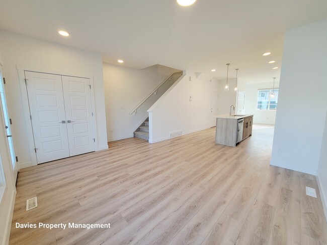 Building Photo - 4677-4177 177 Ave NW