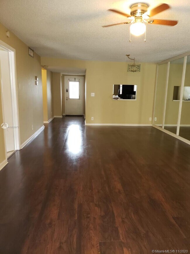 Foto del edificio - 2500 Fiore Way