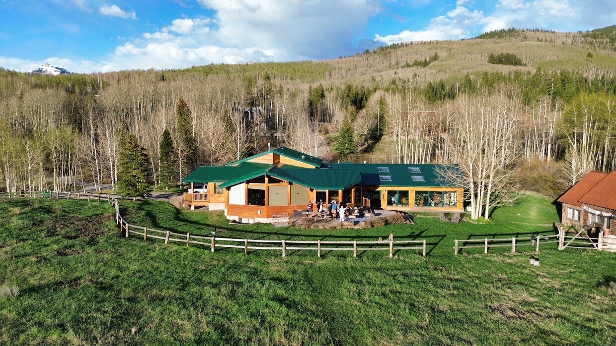 Primary Photo - 100 Beaver Pond Ln