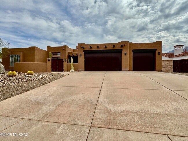Building Photo - 11096 N Pusch Ridge View Pl