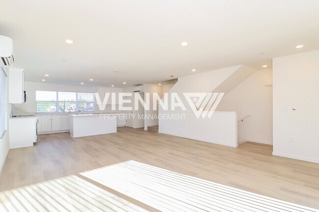 Building Photo - 8094 Quiet Knolls Dr
