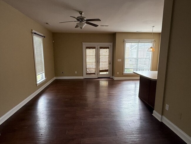 Building Photo - 15211 Barnsbury Dr