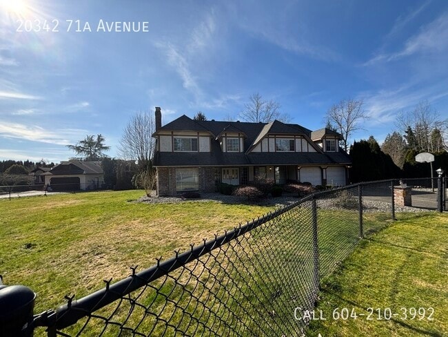 Building Photo - Gated Home with Shop