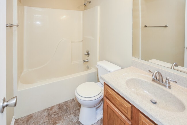 Building Photo - 1718 Blue Willow Cir
