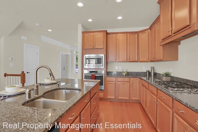 Building Photo - 4 br, 3.5 bath House - 8642 Westford Road