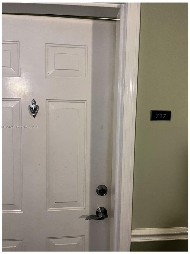 Foto del edificio - 50 Menores Ave