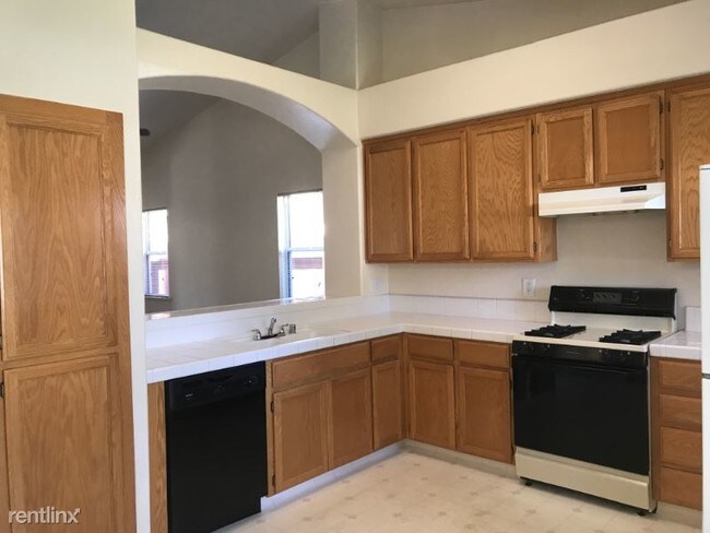 Building Photo - 3 br, 2 bath House - 568 View Point