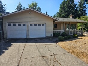 Building Photo - 8611 SW 41st Ave