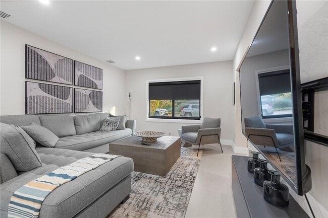 Photo - 425 NE 25th St House