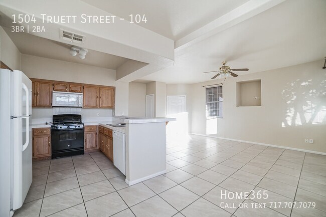 Foto del edificio - Stunning 3 Bedroom 2 Bathroom Apartment - ...