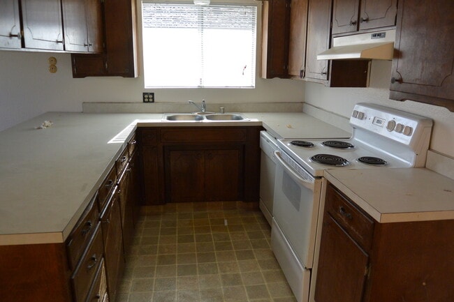 Building Photo - 2740-44 S. Sallee