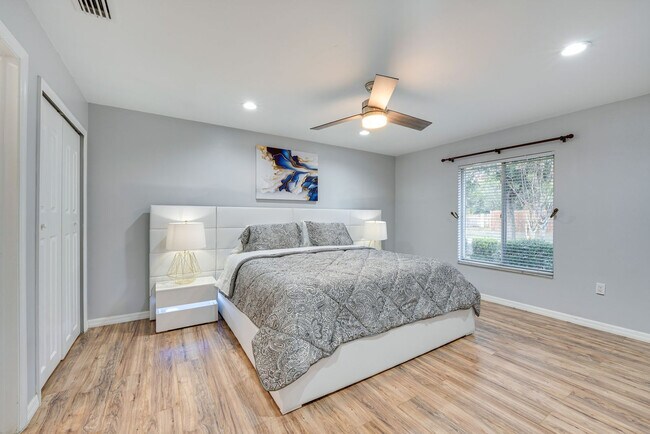 Foto del edificio - 8644 Sandberry Blvd