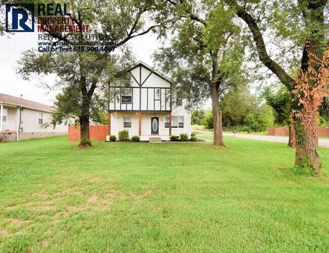 Foto del edificio - Wonderful 3 bd home in LaVergne! Huge fenc...