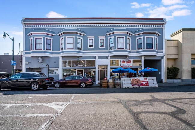 Building Photo - 2318 Santa Clara Ave
