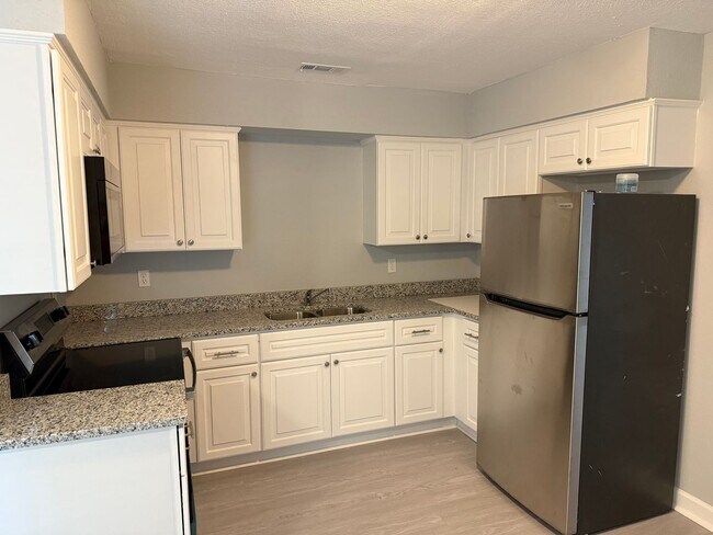 Foto del edificio - 315-317 Roselynn Lane