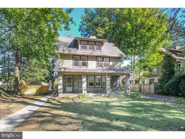 Building Photo - 541 Riverview Rd