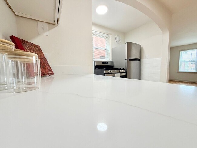 Foto del edificio - 5306- 5308 Jamieson Avenue