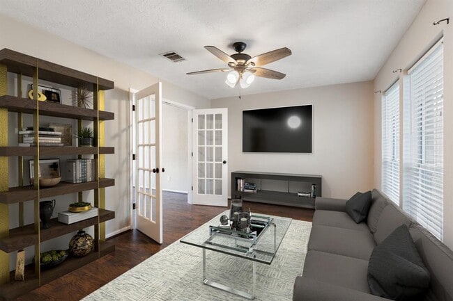 Building Photo - 7015 Redwood Falls Dr