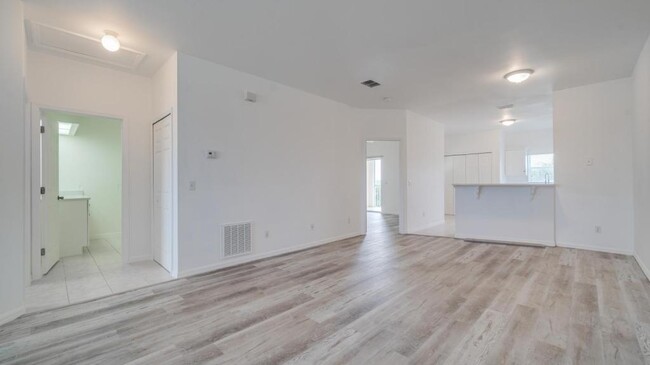 Foto del edificio - 5612 Rose Garden Rd