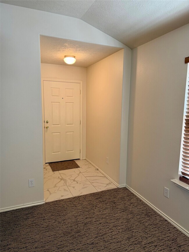 Foto del edificio - 8943 Farm Ridge Ln