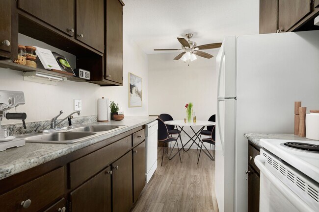 Building Photo - Garden Grove Apartments
