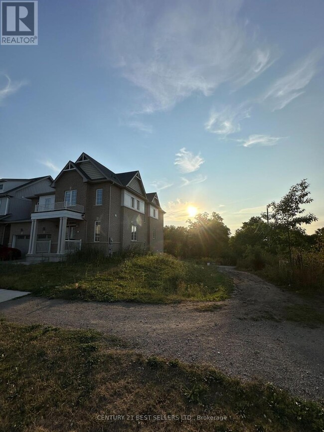 Building Photo - 1 Fleming Cres