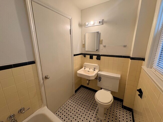 Foto del edificio - 115 S Duke St