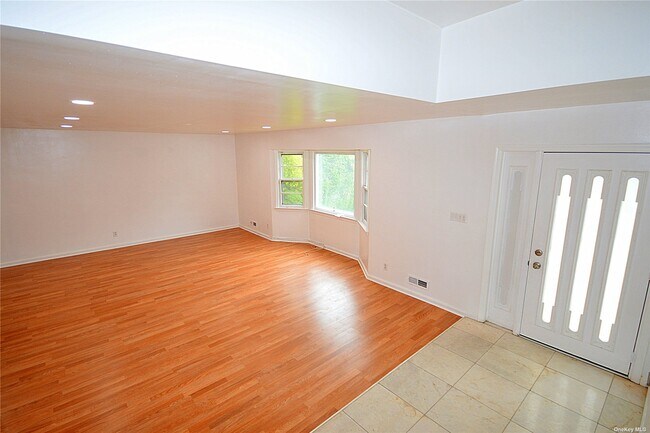 Building Photo - 3 Hemsley Ln