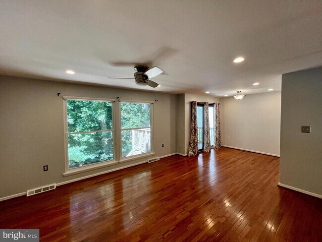 Building Photo - 11585 Red Leaf Ct