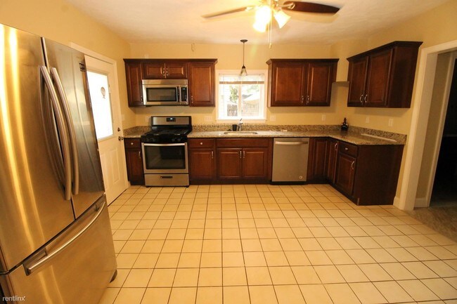 Foto del edificio - 2 br, 1 bath  - 7 Henshaw St #GNC