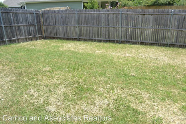Building Photo - 3 br, 2 bath Apartment - 1704 Post Oak Ct
