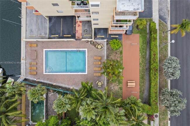 Foto del edificio - 3545 NE 167th St