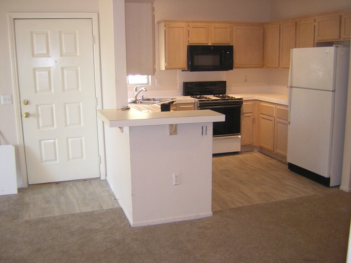 Kitchen - 1830 N Buffalo Dr