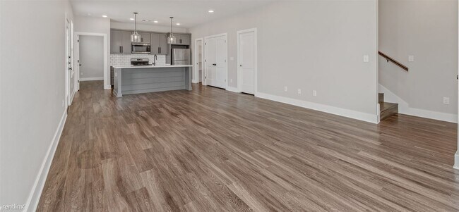 Foto del edificio - 4 br, 4.5 bath House - 301A Ash St