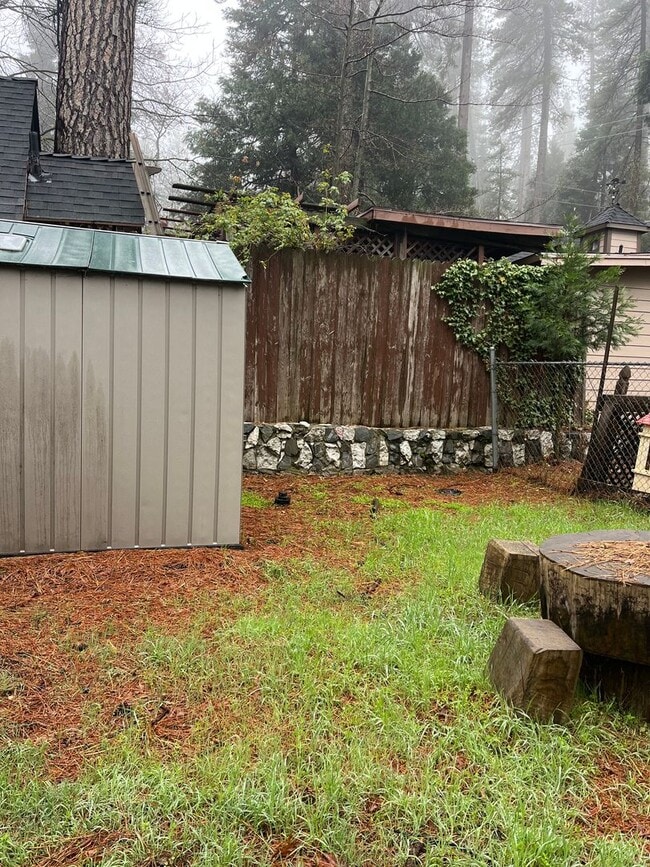 Foto del edificio - Cozy Crestline Cabin